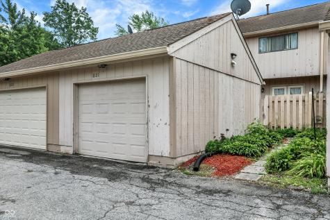 8121 Bromley Place Indianapolis IN 46219