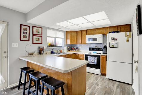 8121 Bromley Place Indianapolis IN 46219