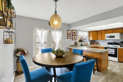 8121 Bromley Place Indianapolis IN 46219