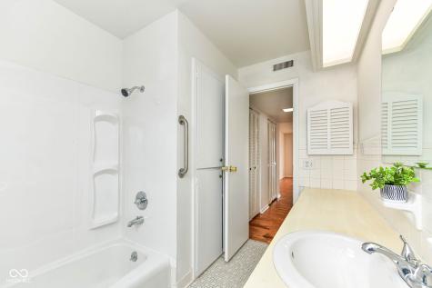 5034 Allisonville Road Indianapolis IN 46205