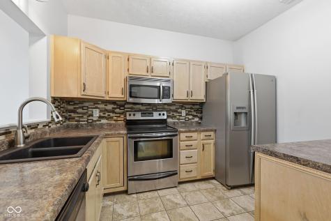 8016 Windham Lake Way Indianapolis IN 46214