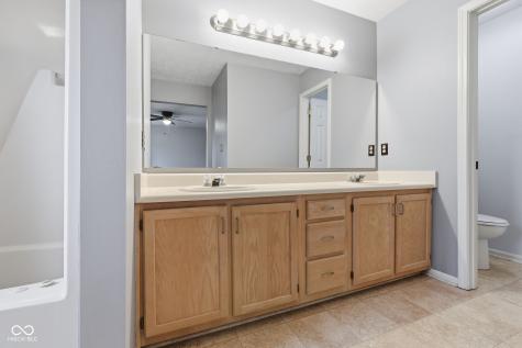 8016 Windham Lake Way Indianapolis IN 46214