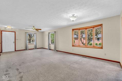 1281 E Holiday Lane Brownsburg IN 46112