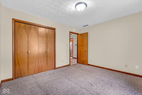 1281 E Holiday Lane Brownsburg IN 46112