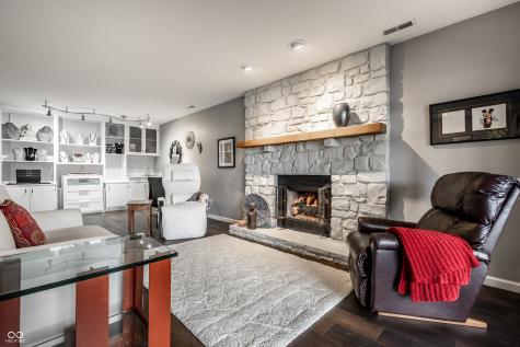 8316 Seabridge Way Indianapolis IN 46240