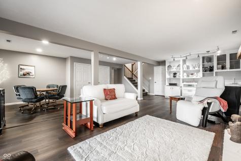 8316 Seabridge Way Indianapolis IN 46240