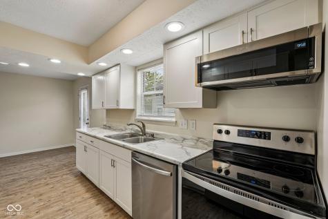 525 Paradise Way E Greenwood IN 46143