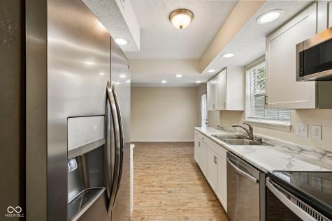 525 Paradise Way E Greenwood IN 46143