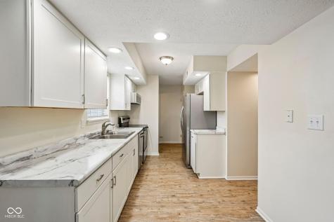525 Paradise Way E Greenwood IN 46143