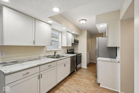 525 Paradise Way E Greenwood IN 46143