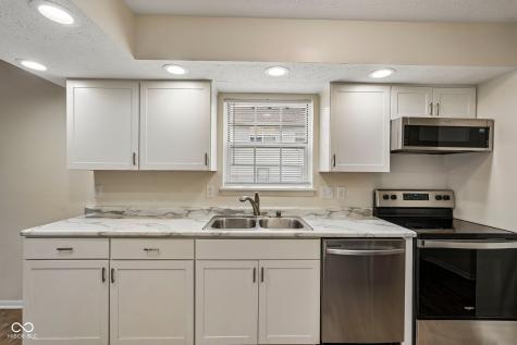 525 Paradise Way E Greenwood IN 46143
