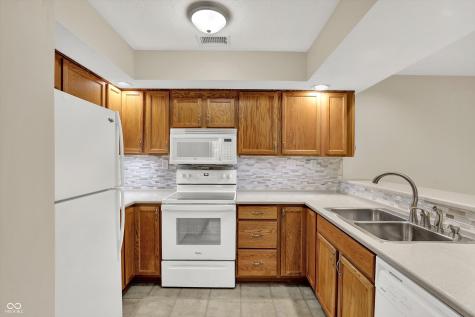 75 Dominion Drive Zionsville IN 46077