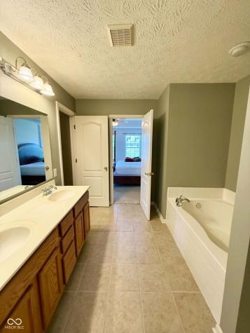 13517 Molique Boulevard Fishers IN 46037