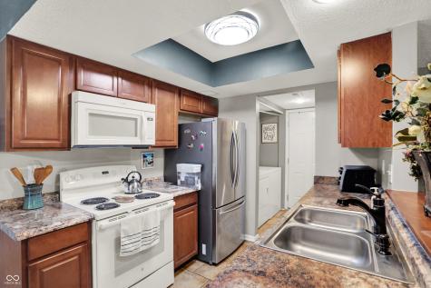 7813 Hunters Path Indianapolis IN 46214