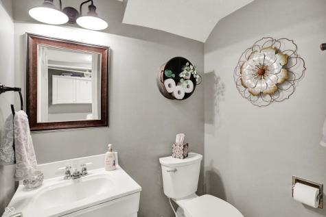 7813 Hunters Path Indianapolis IN 46214