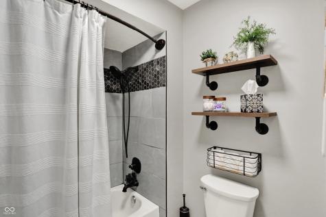 7813 Hunters Path Indianapolis IN 46214