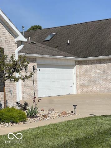 7386 Lake Lakota Place Indianapolis IN 46217