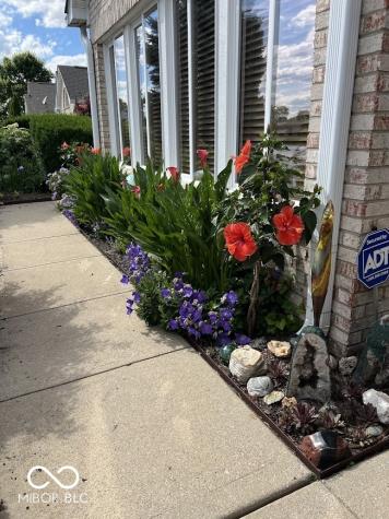 7386 Lake Lakota Place Indianapolis IN 46217