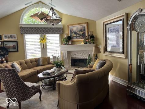 7386 Lake Lakota Place Indianapolis IN 46217