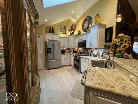 7386 Lake Lakota Place Indianapolis IN 46217