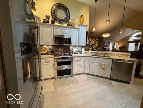 7386 Lake Lakota Place Indianapolis IN 46217