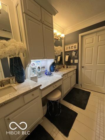 7386 Lake Lakota Place Indianapolis IN 46217