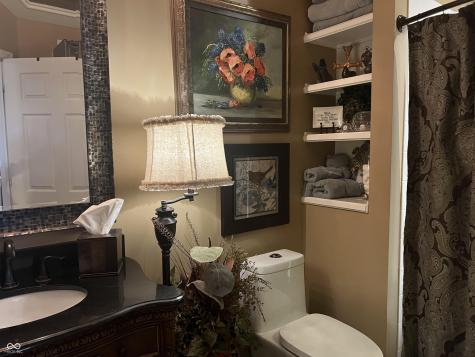 7386 Lake Lakota Place Indianapolis IN 46217