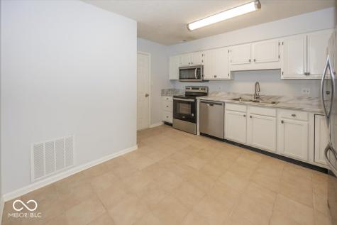 7037 Sea Oats Lane Indianapolis IN 46250