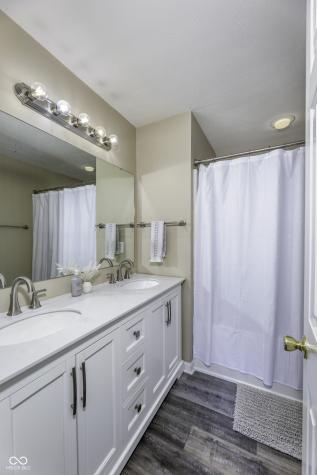 9705 Lenwood Street Fishers IN 46038