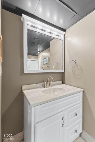 230 E 9th Street Indianapolis IN 46204