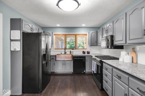5118 Boardwalk Place Indianapolis IN 46220