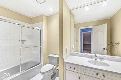 3748 Bay Road South Drive Indianapolis IN 46240