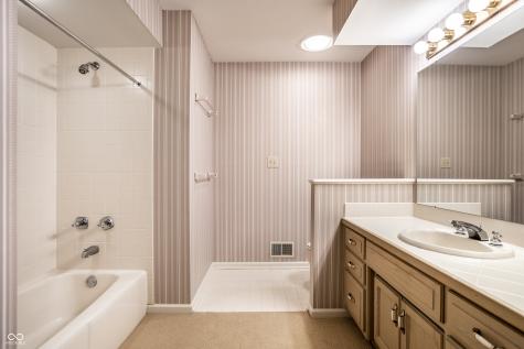 9271 Spring Lakes Drive Indianapolis IN 46260