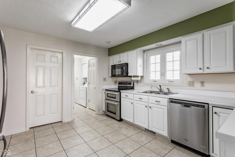 7616 Newport Bay Drive E Indianapolis IN 46240