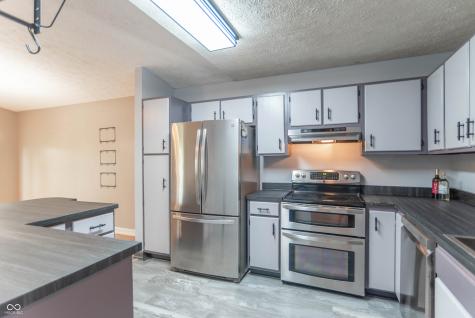 7905 Eagle Valley Pass Indianapolis IN 46214