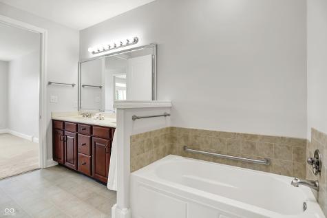 127 Coatsville Drive Westfield IN 46074