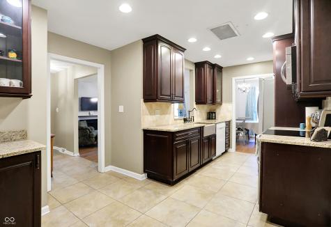 9110 Waymen Drive Indianapolis IN 46268
