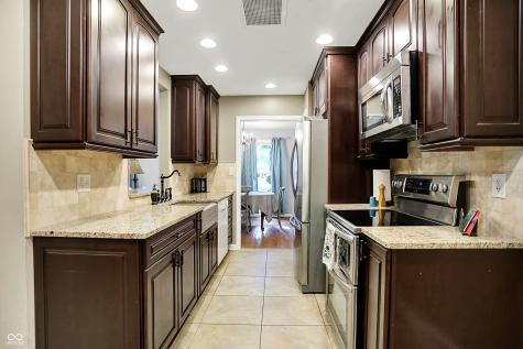 9110 Waymen Drive Indianapolis IN 46268