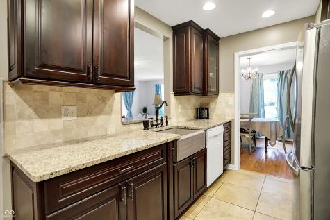 9110 Waymen Drive Indianapolis IN 46268