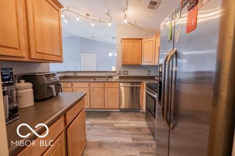 6239 Amber Creek Lane Indianapolis IN 46237