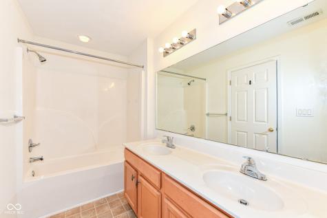4012 Weston Pointe Drive Zionsville IN 46077