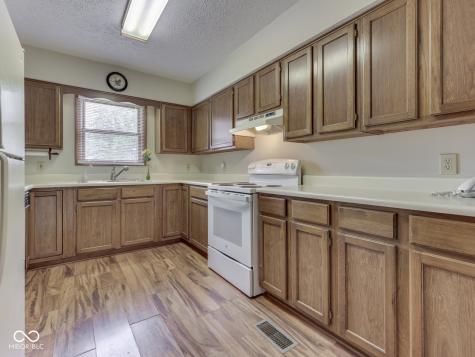 6407 Friendship Circle Indianapolis IN 46268