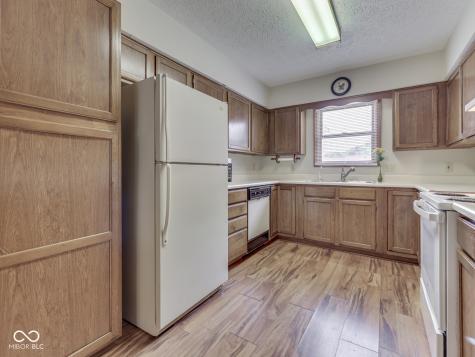 6407 Friendship Circle Indianapolis IN 46268