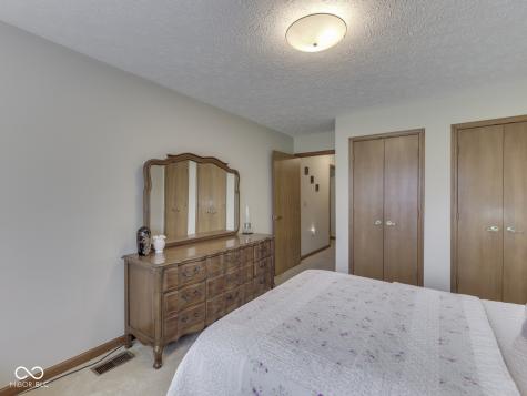 6407 Friendship Circle Indianapolis IN 46268