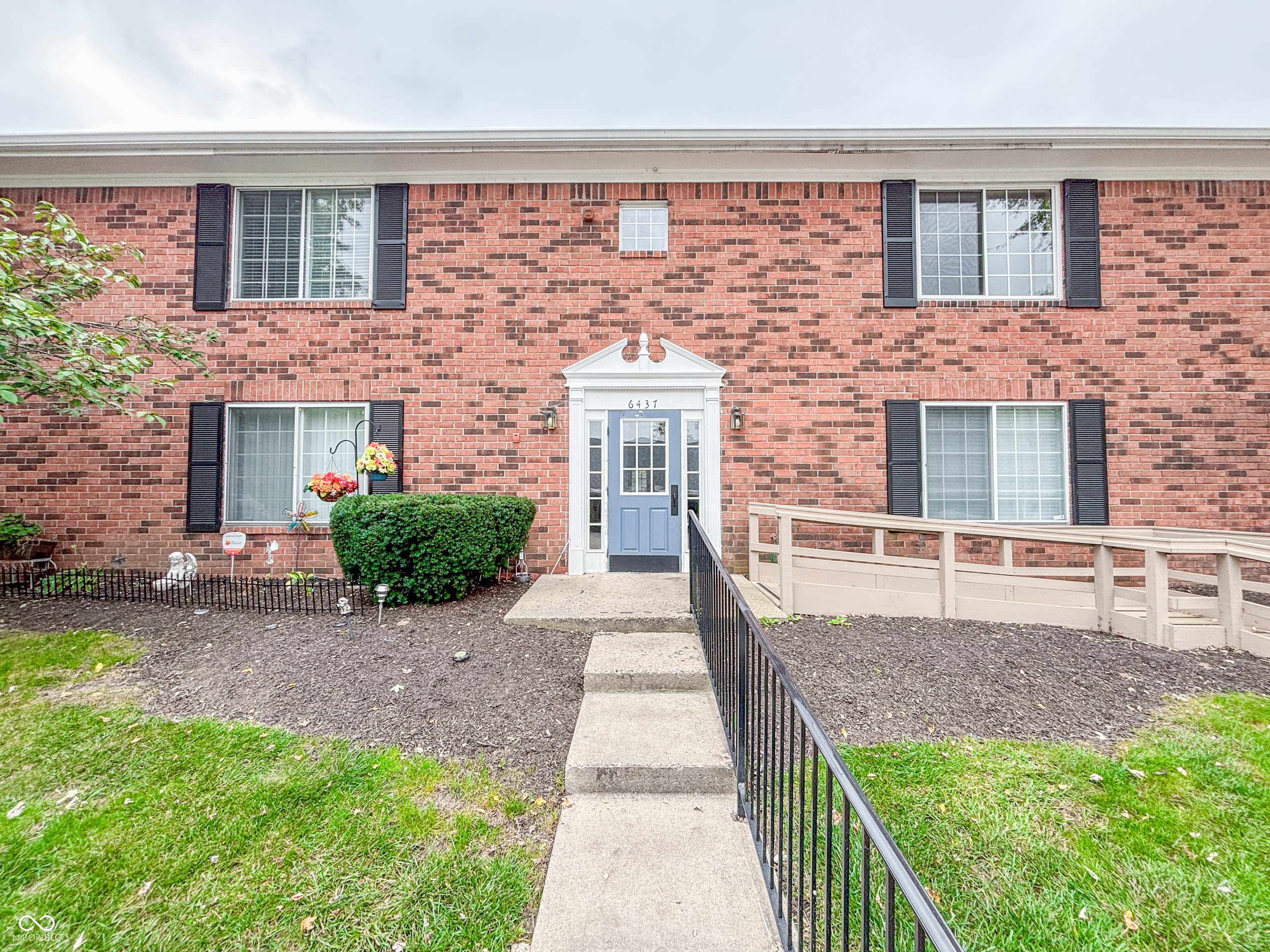 6437 Park Central Drive W Indianapolis IN 46260