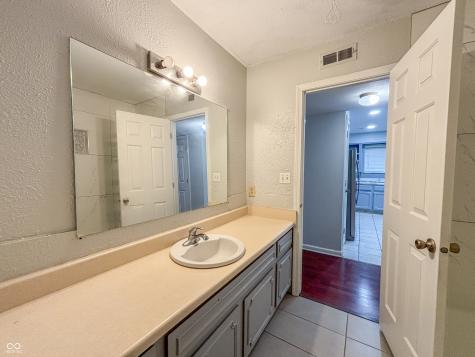 6437 Park Central Drive W Indianapolis IN 46260