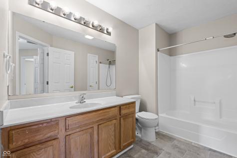 9406 Avon Strand Avon IN 46123