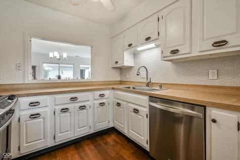 5250 Whisperwood Lane Indianapolis IN 46226