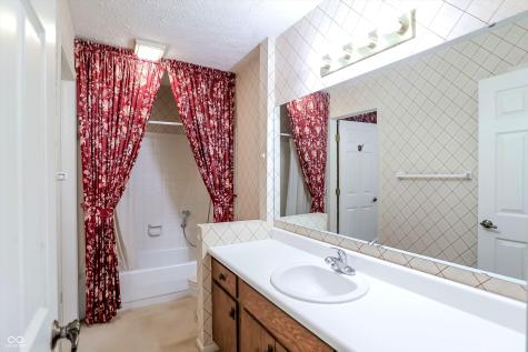 2684 Lakeshire Lane Indianapolis IN 46268