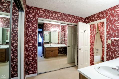 2684 Lakeshire Lane Indianapolis IN 46268